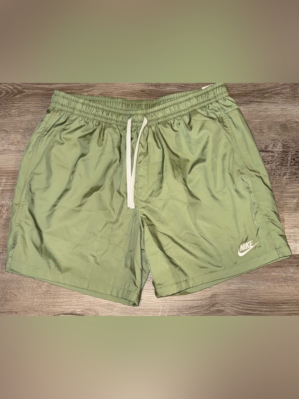 NWT Men's Nike Standard Fit Mid Thigh Length Shorts Size Large